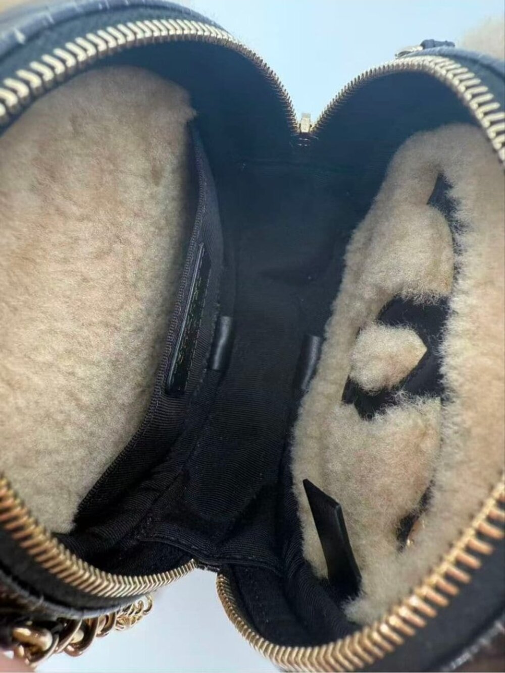 Chanel Teddy Shearling Round Bag - Picture 4 of 6